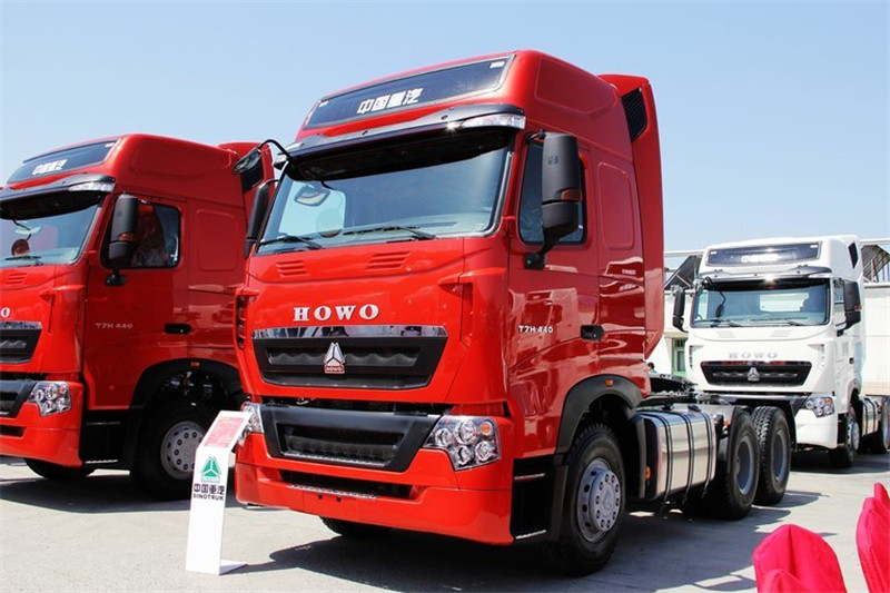 中国重汽 howo t7h重卡 440马力 6x4 国四牵引车(11吨曼桥)(zz4257v3