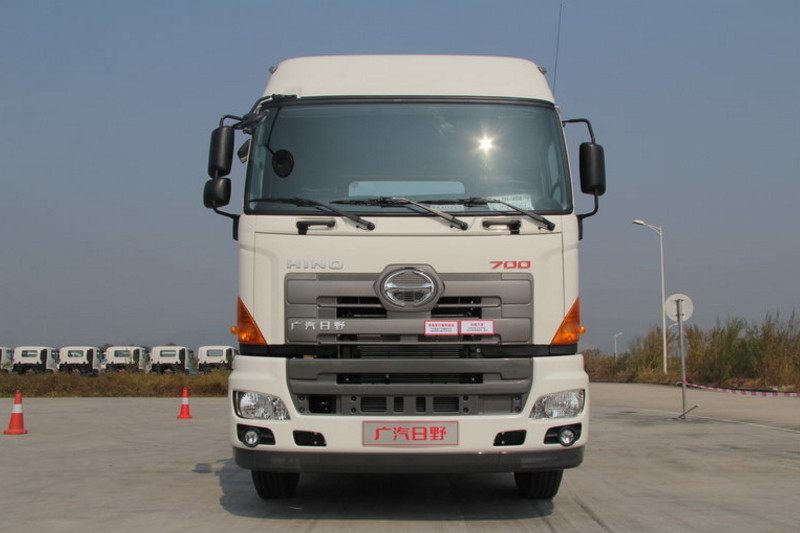 廣汽日野 700系列重卡 380馬力 6x4 國五牽引車(高頂)(yc4250ss2pl5)